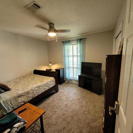 Bedroom Four Minutes From Beach Pensacola Eksteriør bilde